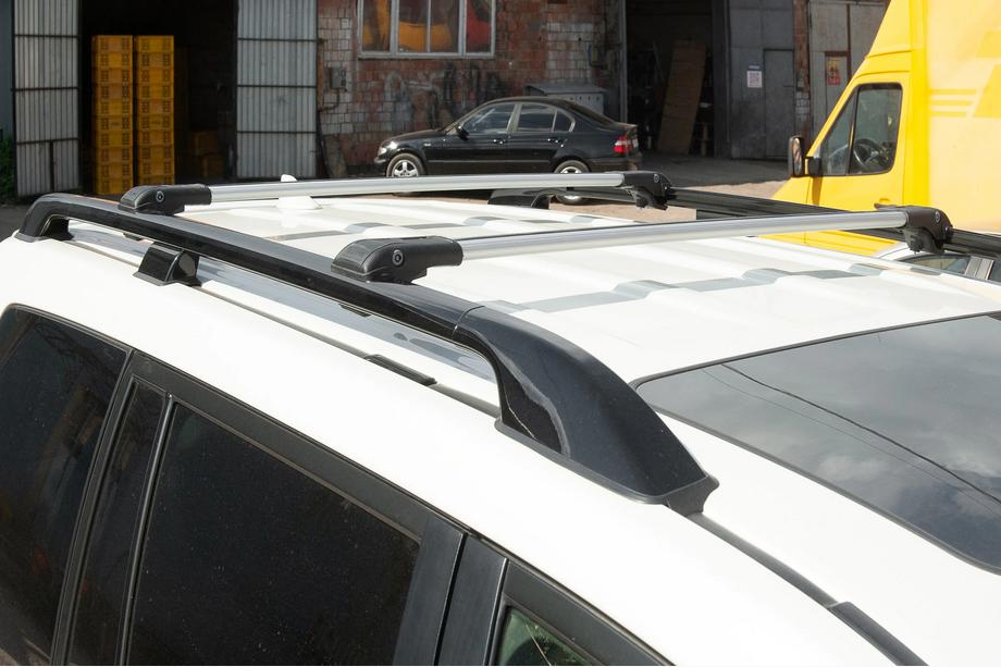Kia Carnival 2021– Strešni nosilec (prečke) za standardne vzdolžne strešne nosilce, zaklepanje na ključ WingBar V1 (2 kosa) do 110 cm, sive Fotografija 3