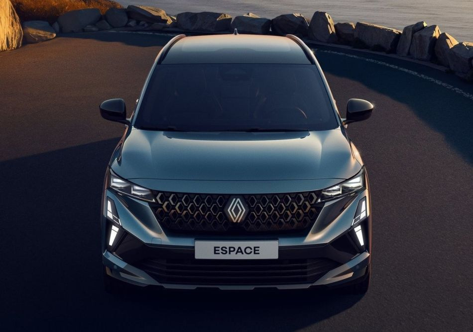 Renault Espace 2025: Pregled prenovljenega družinskega avtomobila