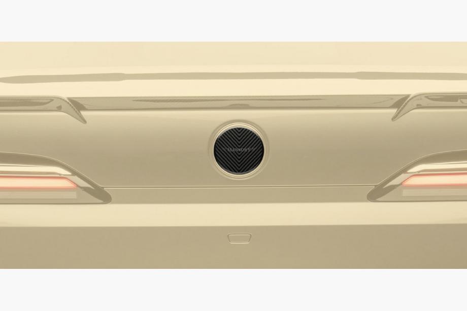 BMW serija 7 G70/G71 2022– Zadnji emblem MNSR (karbon) Image