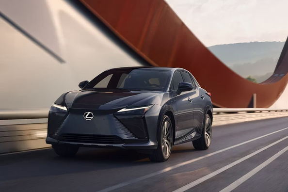 Lexus RZ450e: pregled električnega crossoverja