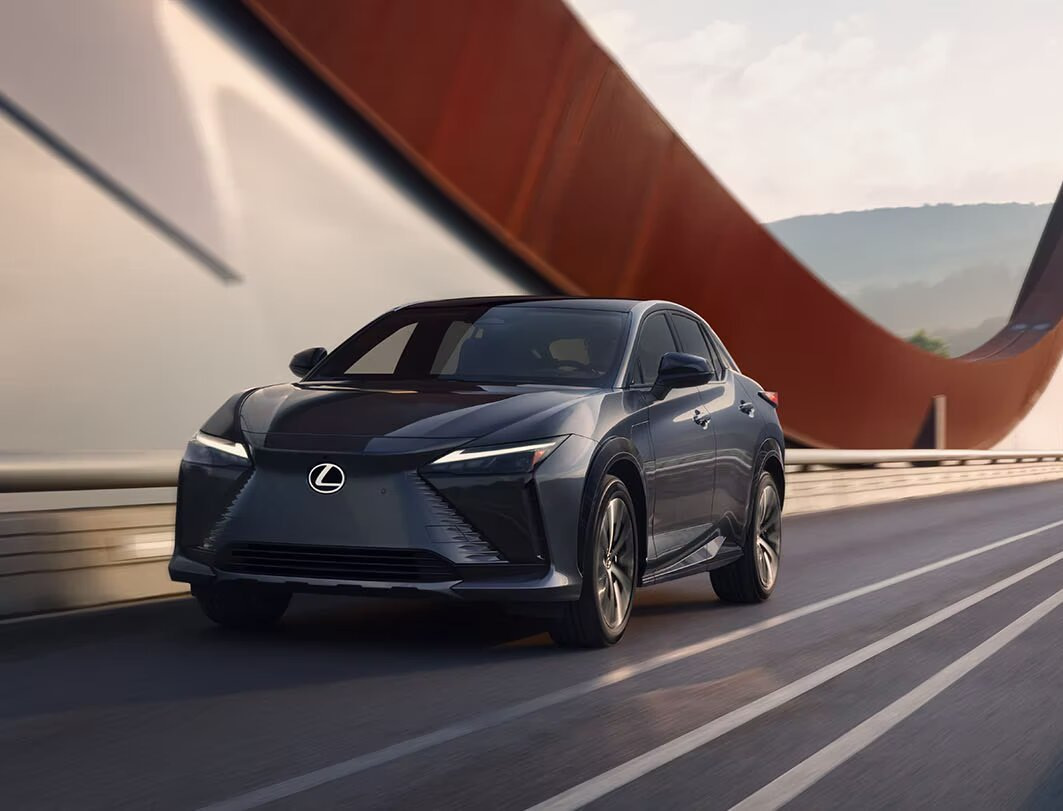 Lexus RZ450e: pregled električnega crossoverja