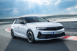 Opel Astra L GSe: športni hibridni kombilimuzina fotografija 3
