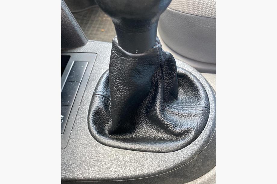 Volkswagen Caddy 2004–2010 Usnjena manšeta prestavne ročice Image
