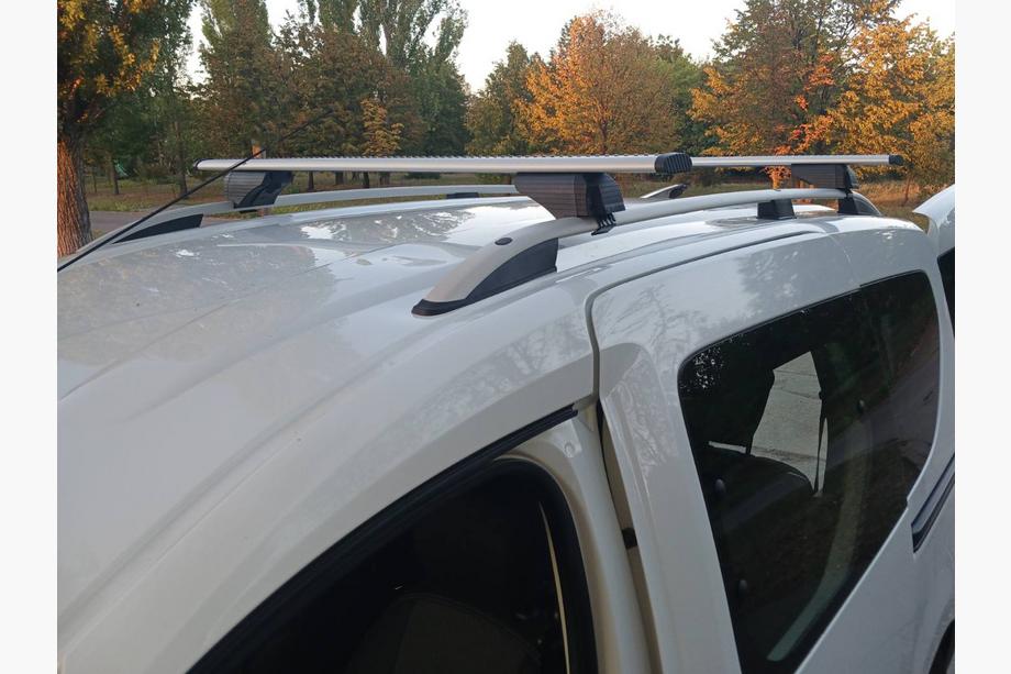 Renault Dokker 2013–2022 Strešni nosilci (prečniki) za običajne strešne relinge, zaklepni Wizard V1 (2 kosa) 125 cm, črna Image