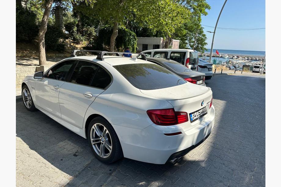 BMW serija 5 F10/F11 2010–2016 Strešni nosilci (prečke) za tovarniška pritrdilna mesta Ecem V3 (2 kosa) Siva, 110 cm Fotografija 7