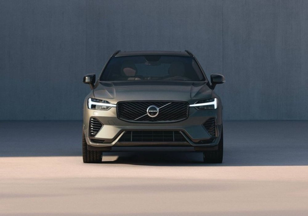 Test Volvo XC60 2025: Posodobljeni luksuzni križanec