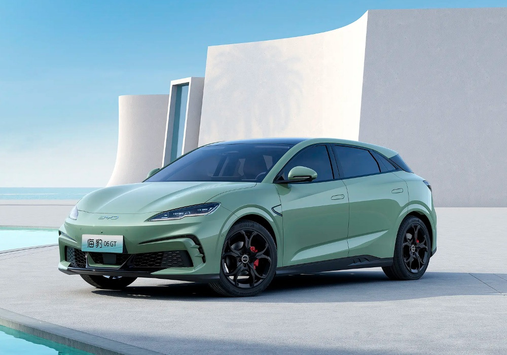 Test BYD Seal 06 GT: eleganten električni kombilimuzin z dinamičnim značajem