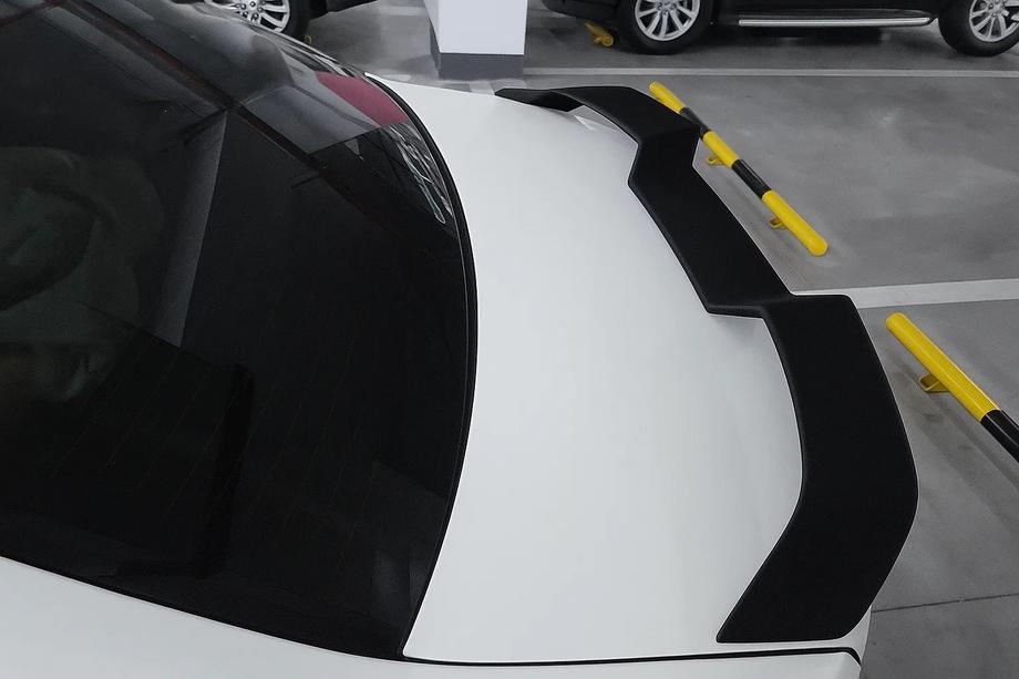 BMW serija 3 G20/G21 2018– Spojler V-Style (za G20/G80, črna visok sijaj) Image