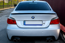 BMW Serija 5 E60/E61 2003–2010 Spojler v slogu M5 (črn visok sijaj) fotografija 4