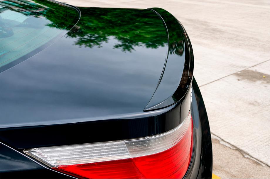 BMW Serija 5 E60/E61 2003–2010 Spojler v slogu M5 (črn visok sijaj) Image