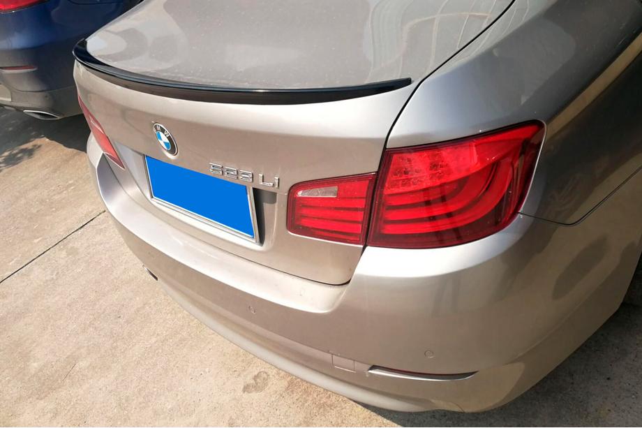 BMW serija 5 F10/F11 2010–2016 OEM-style spojler (za F10, sijajno črn) Fotografija 1