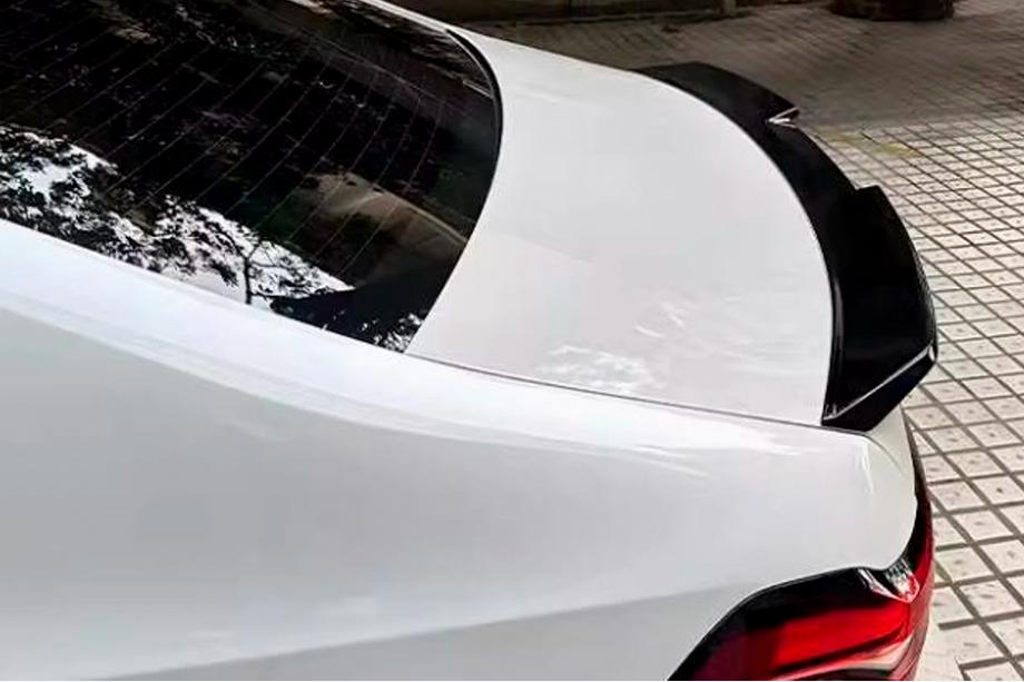 BMW 5/i5 serija G60/G60E/G61 2023– Spojler M4-Style (črna visok sijaj) Image