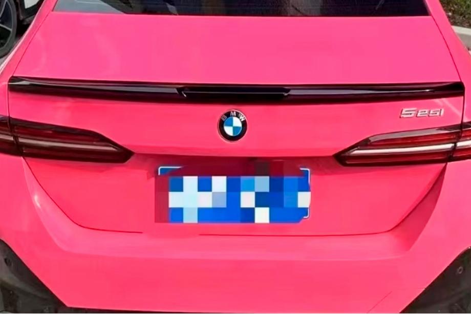 BMW 5/i5 serija G60/G60E/G61 2023– MP-Style spojler (črna visok sijaj) Image
