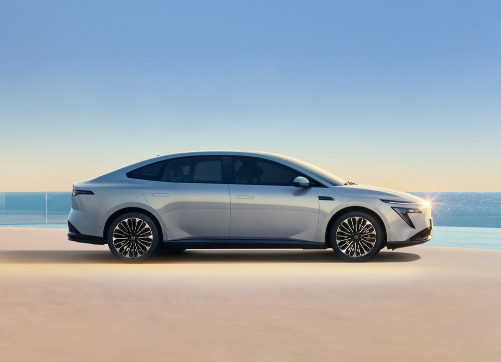 Test Nissan N7: novi električni sedan-fastback