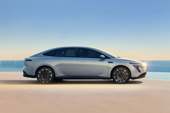 Test Nissan N7: novi električni sedan-fastback