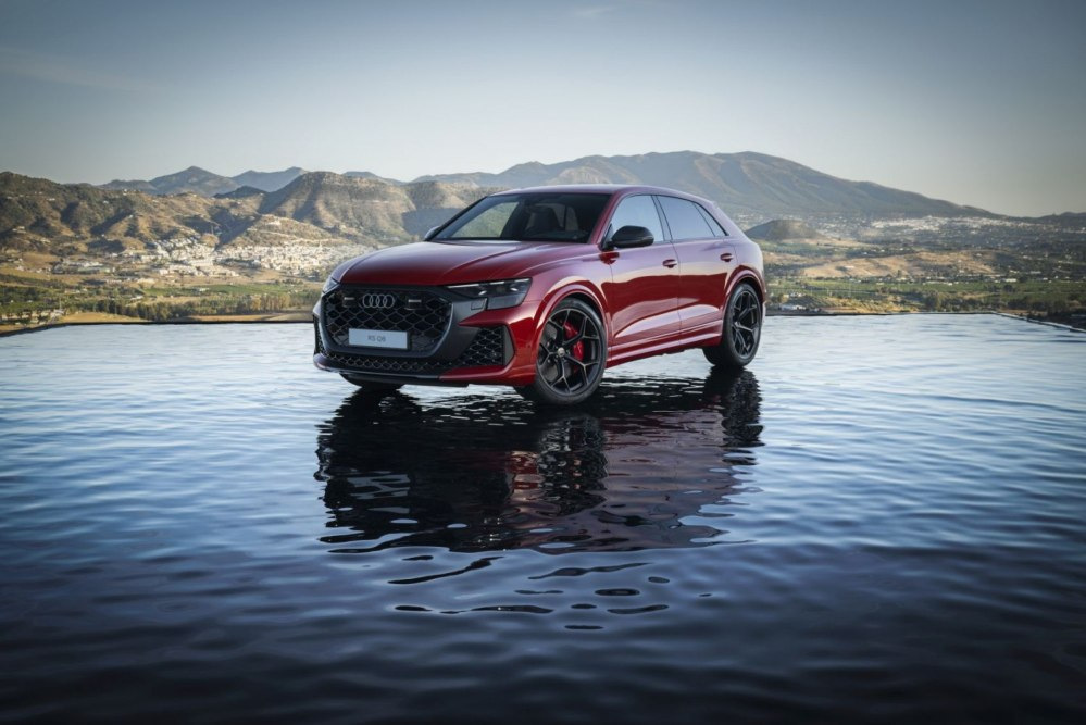 Audi RSQ8 2024: Moč in slog v novi podobi