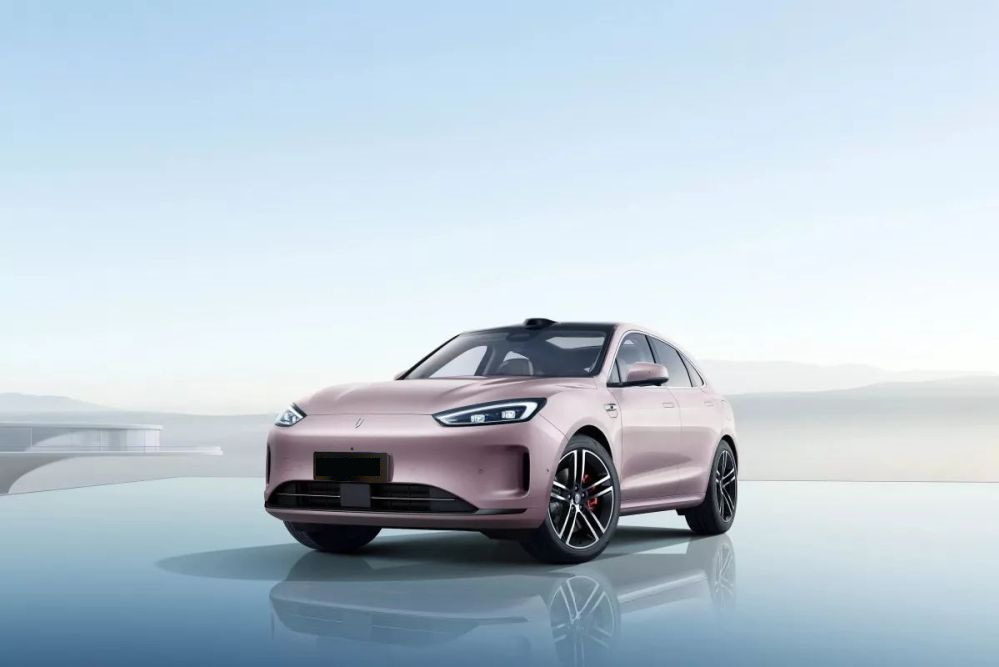Pregled električne različice Aito M5 EV 2025
