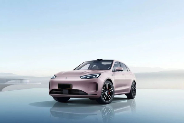 Pregled električne različice Aito M5 EV 2025