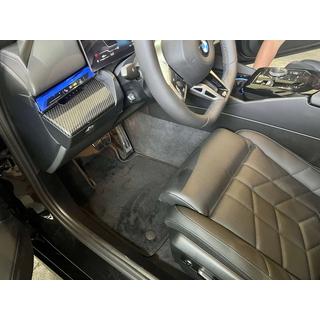 Premium tekstilni tepihi (za G60/61, črni) BMW 5/i5 serija G60/G60E/G61 2023– fotografija 1