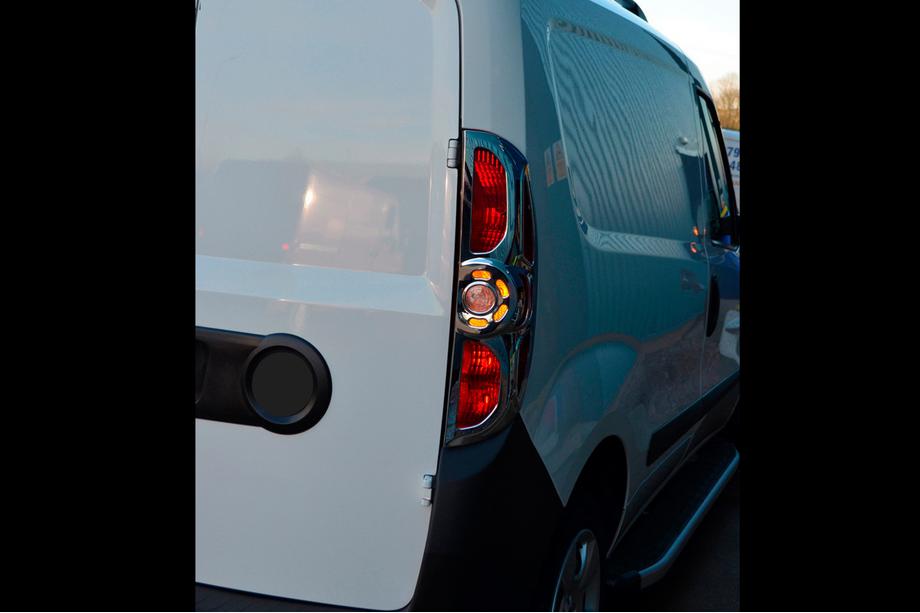 Fiat Doblo II 2010–2022 Kromirani pokrovi zadnjih luči (2010-2015, 2 kosa, plastika) Fotografija 2