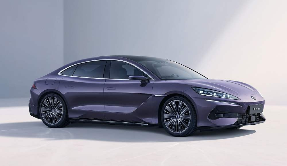 Pregled Denza Z9 2024: razkošna električna limuzina