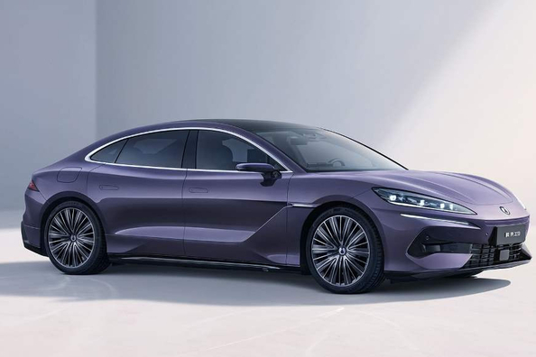 Pregled Denza Z9 2024: razkošna električna limuzina