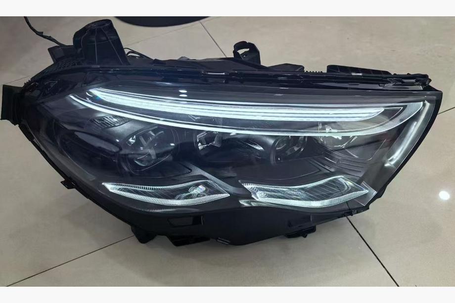 Mercedes E-class W214 2023– Sprednji LED žarometi (2 kosa) Image