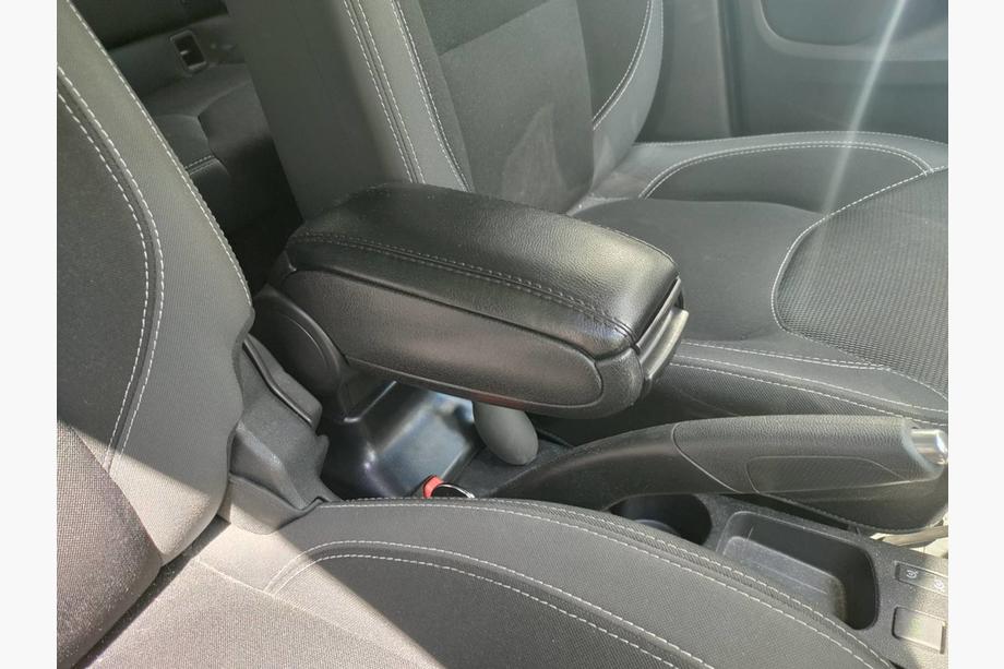 Renault Clio IV 2012–2019 Naslon za roko V1 (v držalo za pijačo) Image