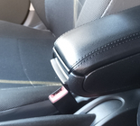 Seat Ibiza 2010–2017 Naslon za roko (v držalo za pijačo) fotografija 1