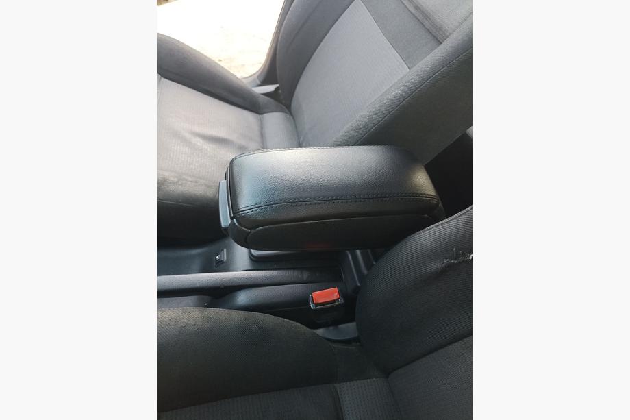 Volkswagen Golf 4 1997–2006 Naslon za roko V-3 Niken Luxury Image