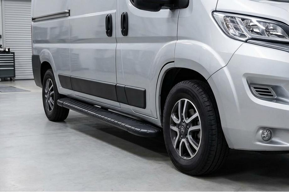 Citroen Jumper 2007–2025 Bočne stopnice Bosphorus Black (2 kos, aluminij) Image