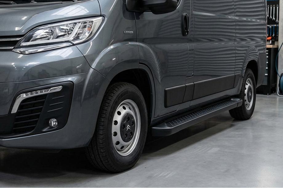 Fiat Ducato 2006–2025 Bočne stopnice Allmond Black (2 kosa, aluminij) Image