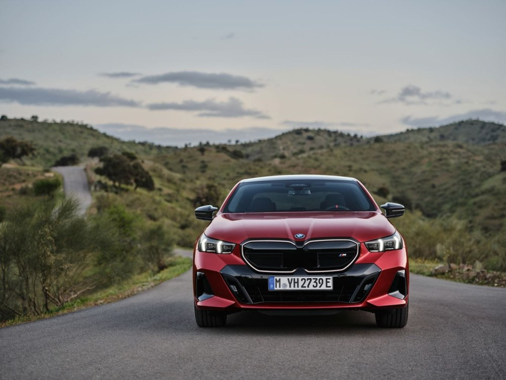 Test športne limuzine BMW i5 M60
