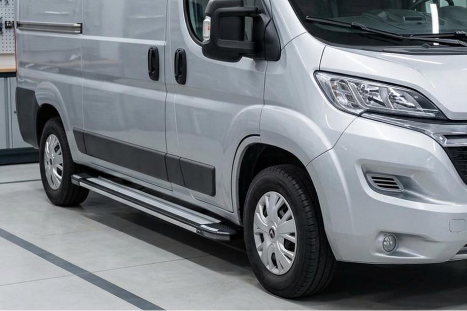 Fiat Ducato 2006–2025 Stranske stopnice Rainbow (2 kosa, aluminij) Image
