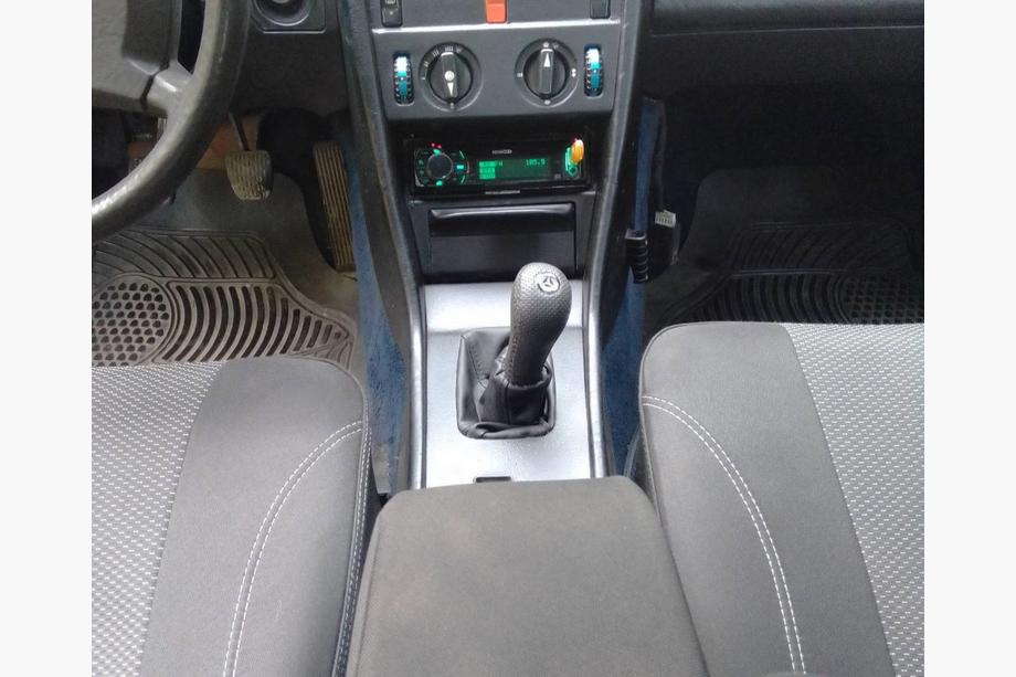 Mercedes E-class W124 1984–1997 Gumb prestavne ročice V1 (usnje) Fotografija 4