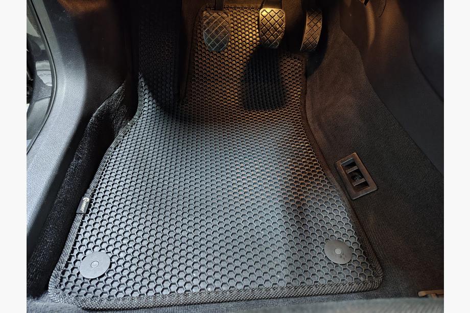 Audi A4 B7 2004–2008 Gumijasti tepihi Carsuit (Črni) Image