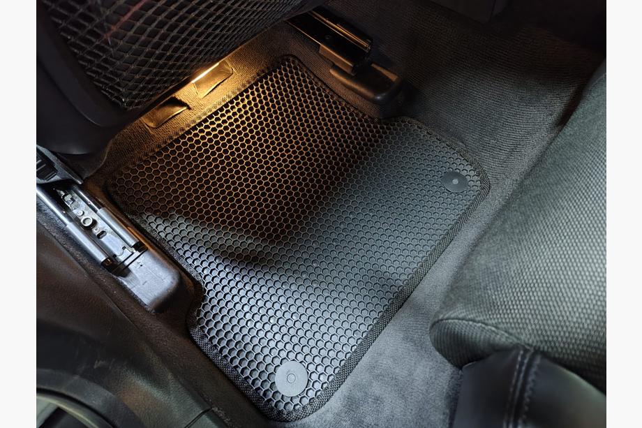 Audi A4 B6 2000–2004 Gumijasti tepihi Carsuit (Črni) Image
