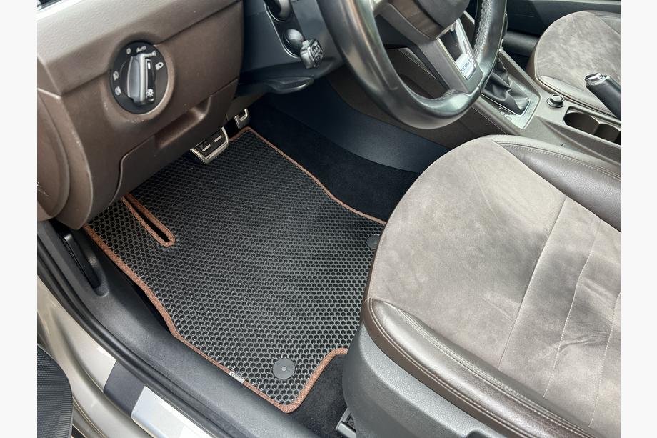 Skoda Octavia III A7 2013–2019 Gumijasti tepihi Carsuit (Črni) Image