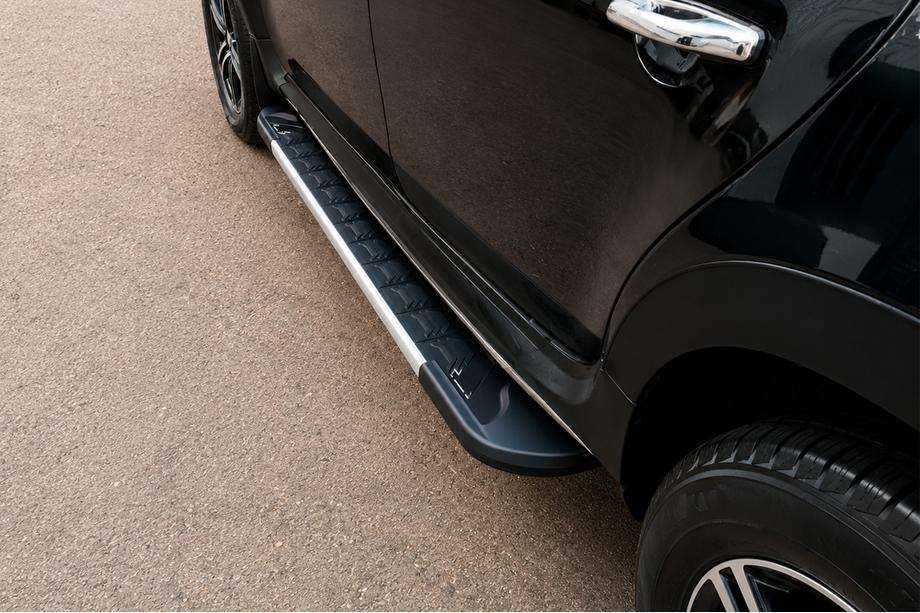 Dacia Duster 2008–2018 Stranske stopnice RedLine V1 (2 kos, aluminij) Image