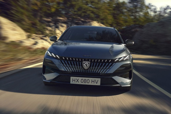Test Peugeot 308 SW 2025: eleganten in praktičen karavan