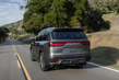 Pregled Lexus LX 700h 2025: hibridni SUV četrte generacije fotografija 4
