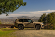 Pregled Lexus LX 700h 2025: hibridni SUV četrte generacije fotografija 3