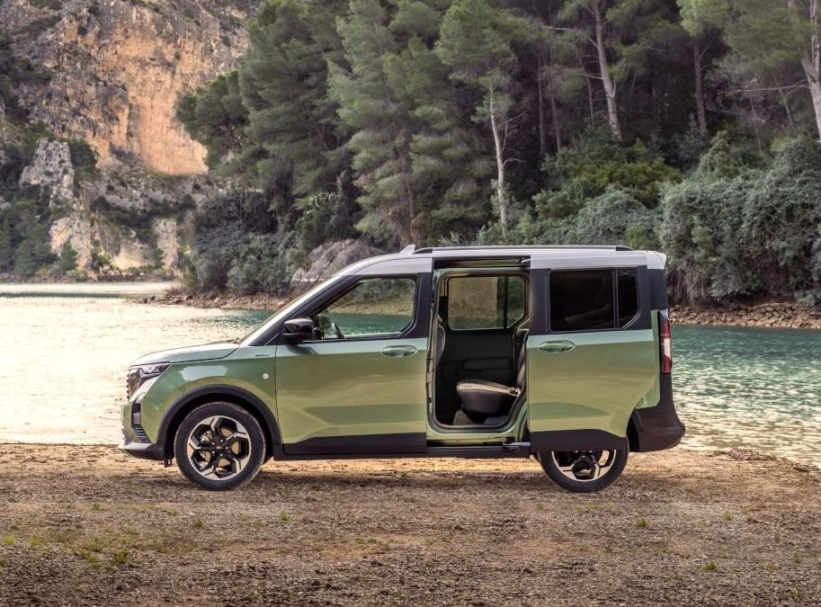 Ford Tourneo Courier druge generacije: kompakten večnamenski enoprostorec