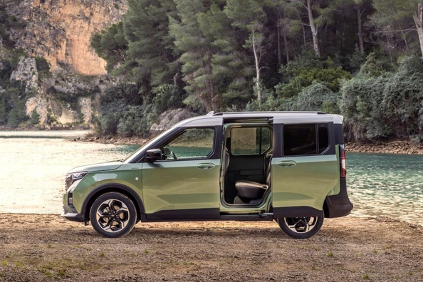 Ford Tourneo Courier druge generacije: kompakten večnamenski enoprostorec