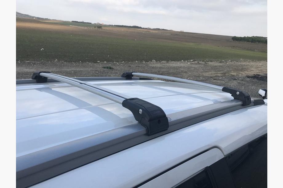 Dacia Lodgy 2012–2022 Strešni nosilci (prečke) za integrirane strešne letve, zaklepni na ključ WingCarrier V2 (2 kos) Image