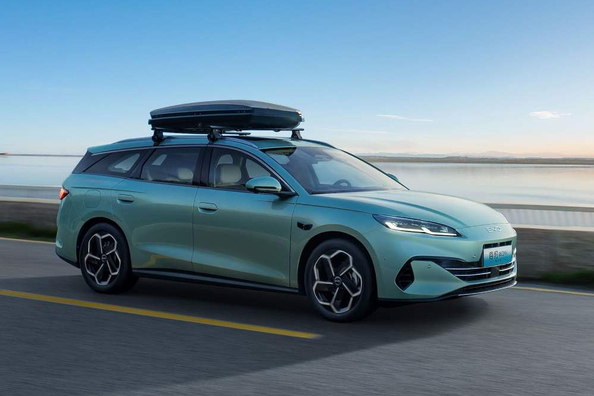Test BYD Seal 06 Travel DM-i: tehnični podatki, oprema in fotografije