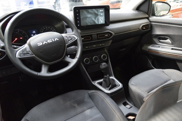Dacia Sandero Stepway tretje generacije: Cenovno dostopen crossover-hatchback Fotografija 4