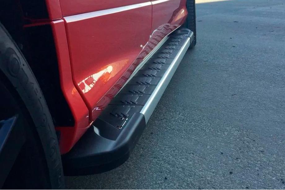 Ford Kuga/Escape 2013–2019 Stranske stopnice RedLine V1 (2 kos, aluminij) Z lakiranimi vratnimi ploščami Fotografija 5