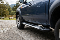 Ford Ranger 2007–2011 Stranski pragovi Line (2 kos, aluminij) fotografija 1