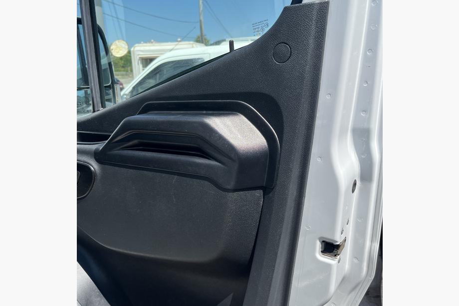 Mercedes Sprinter W907/W910 2018– Prekrivne obloge vratnih panelov EuroCap (ABS) Fotografija 2